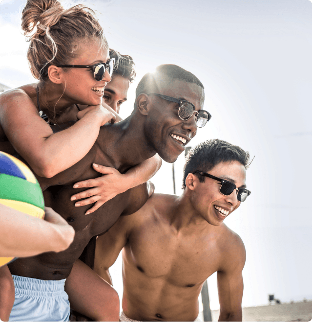 QUATTRO-Clinical Evidence-people-image Group of Friends hairless and happy on the beach after getting LightSheer® QUATTRO™ laser